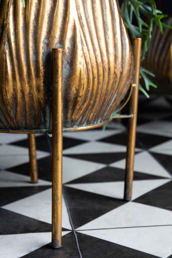 Gold Scallop Planter On Stand - Image 3