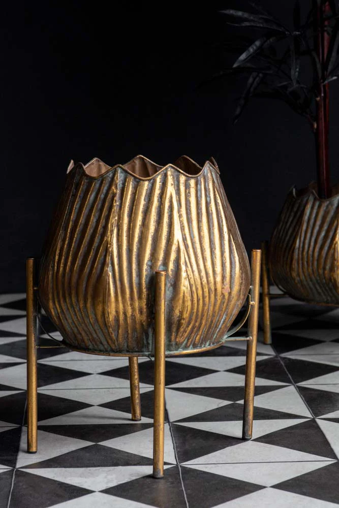 Gold Scallop Planter On Stand - Image 5
