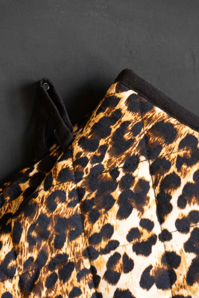 Leopard Love Print Oven Mitts - Image 4