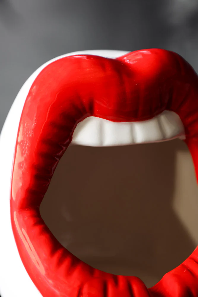 Red Lips Ashtray - Image 4
