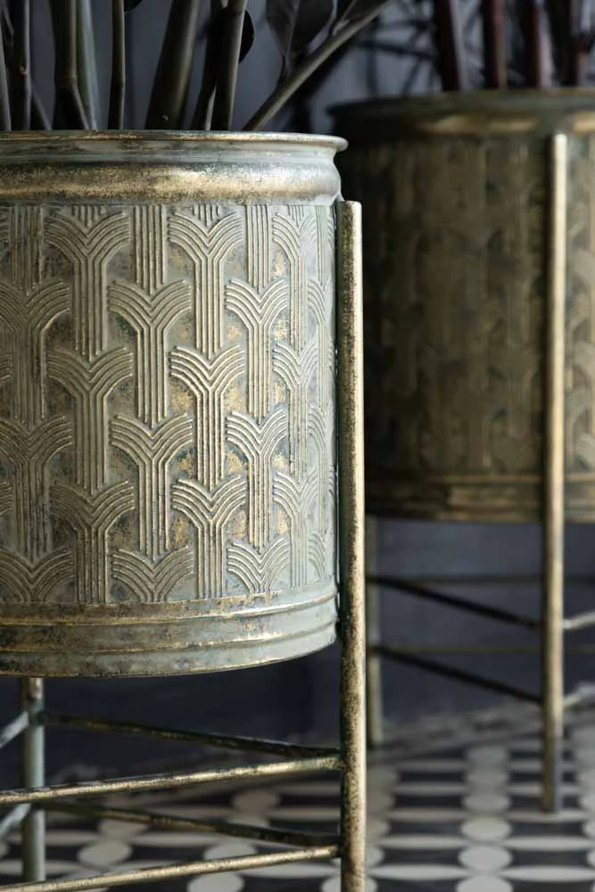 Set Of 2 Antique Gold Patterned Planters - Image 6
