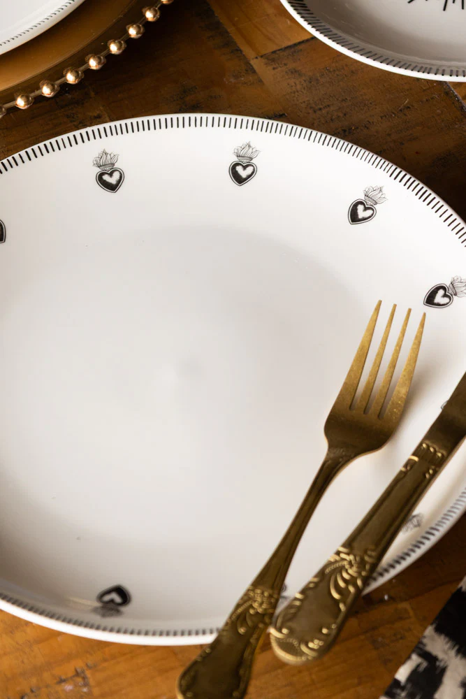 Set of 4 White Dinner Plates with Heart Edge Detail - Image 4